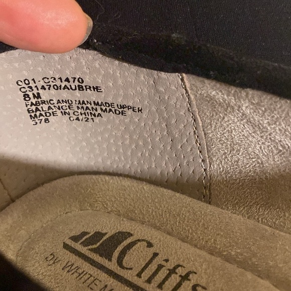 Cliffs By White Mountains Black Suede Flats - Picture 6 of 6